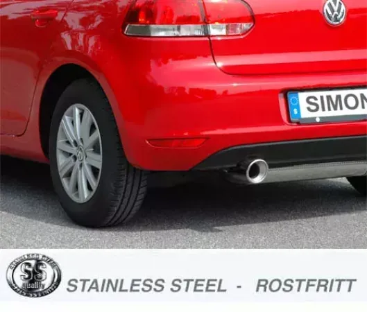 Close-up of a red Golf VI, rear view. You can see the wheel, rear light, license plate and the stainless steel sports exhaust with a tailpipe (100mm). At the bottom of the picture is a logo with the words "STAINLESS STEEL - ROSTFRITT".