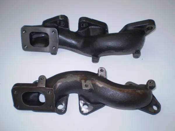 Twin turbo manifold for Nissan 300ZX made of cast iron with T25 flange